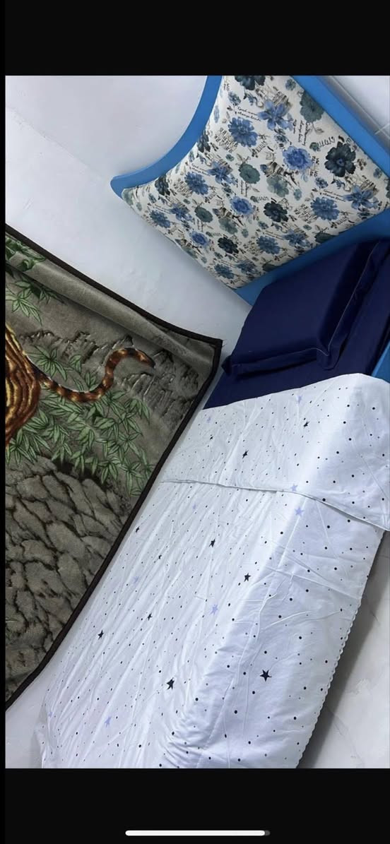 سلام عليكم غرفه بناتيه للبيع 6 قطع
السعر ب450  قفل


**إذا كنت صاحب هذا الإعلان وتريد حذفه لأي سبب، رجاءا أرسل رسالة إلى الدعم الفني**