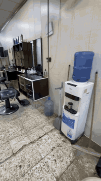 غراض حلاقه للبيع 
الميوزه عدد ٣ 

المرايات عدد ٣ 

كراسي عدد ٣ يرادلهن شويه ترتيب اكو واحد الصينيه مالته شويه معوجه 

سبلت عدد ١ 

مبرده عدد ١ 

براد عدد ١ 

الديكور كله للبيع 

مغسله عدد ١ 

رف عدد ١ 

فاترينه عدد ١ 

للتواصل عل واتس ***********
