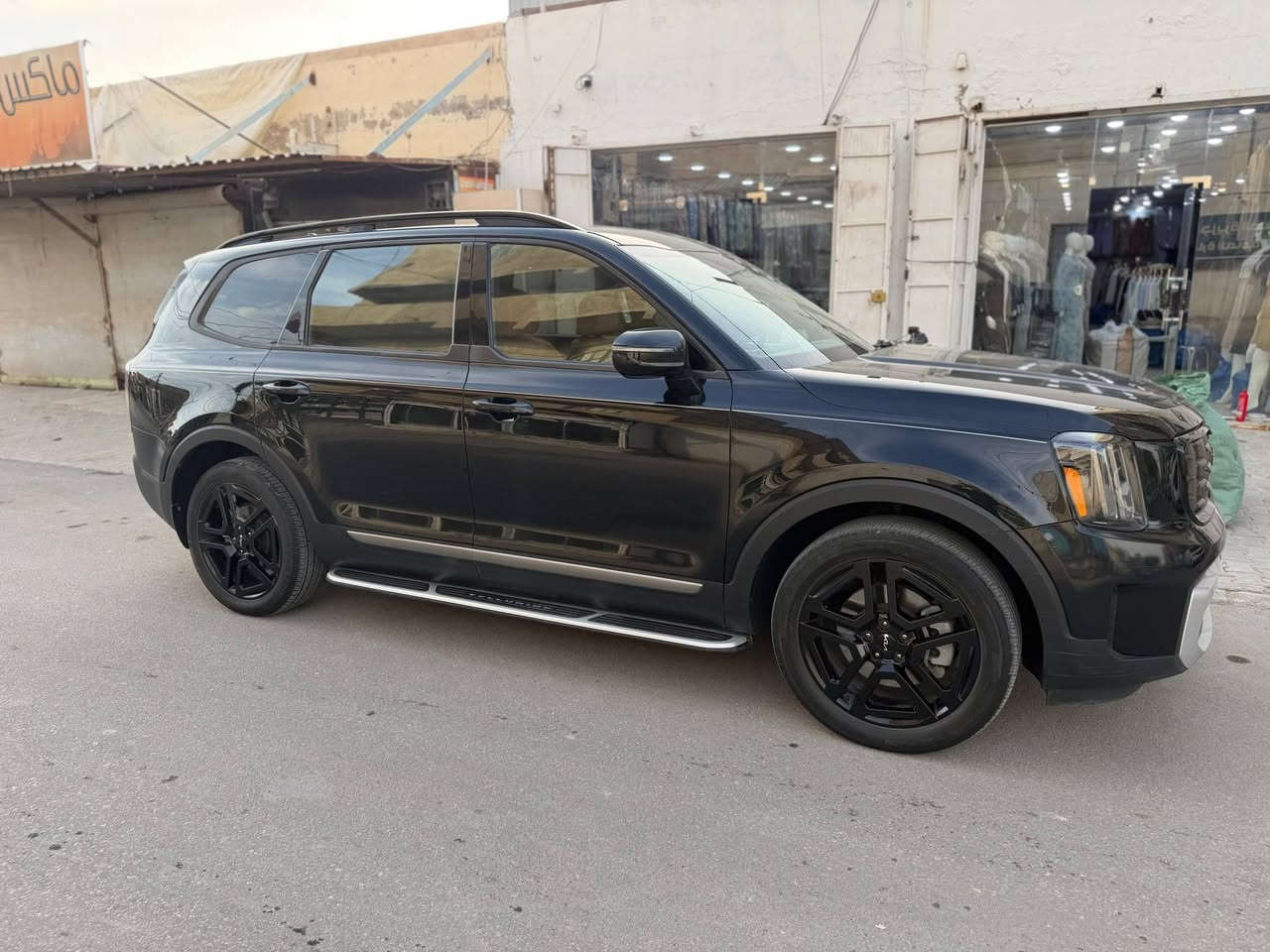 السلام عليكم
كيا تليورايد  2023 فول مواصفات 
فئة SX Xline 
حادث قبق جنطة فقط مبدل وبدون ايرباك السيارة 
السعر ٣٢٠ ورقة 
مواصفات 
7 راكب كشن منفصل vip 
محرك 3.8 v6 
فتحة وبانوراما 
كشنات كله جلد وكهربائيات 
الكشنات الامامية تدفئه وتبريد 
تدفئه ستيرن 
كشن السائف ذاكرة ومساج 
رادارات امامية وجانبية وخلفية 
حساسات و4 كامرات رؤية 360 درجة 
اوتو هولد 
سايد بريك كهربائي 
12 سماعة هارمن كاردن 
السيارة ماشية 66 الف كيلو 
مكان نجف 
***********
