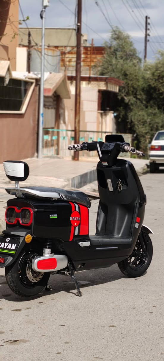 ماطور للبيع الريان مستخدم شهرين الماطور شرط برغي واحد ما مفتوح روح افحص وين ما تريد معروفه الريان جديد لوك سرعه 60 شحن الوحده نمشيك 65 كيلو حقيقي الماطور احلى من الصور بعد المرايات باللايلون شرط من كلشي انطيك شراي يتصل او يراسلني واتساب ***********
