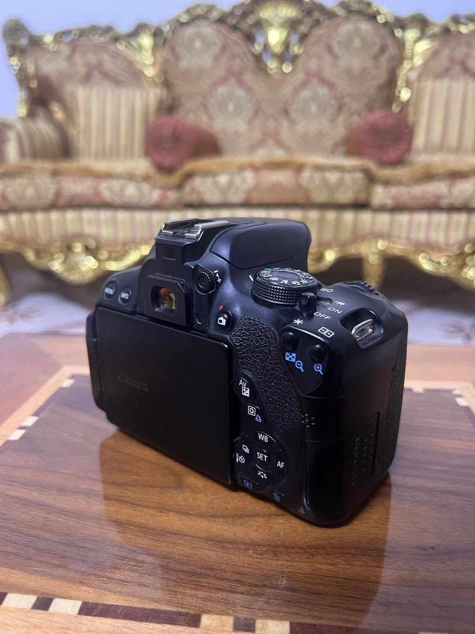 📸 للبيع Canon EOS 700D – نظافة 100%

🔹 الكاميرا: Canon EOS 700D
🔹 العدسة: 18-55mm
🔹 هود عدسة
🔹 بطارية
🔹 رام
🔹 جنطة
🔹 حزام كتف
🔹جلاتين احمر 

⚠️ الشاحن غير موجود

✅ الكاميرا بحالة ممتازة وجاهزة للعمل، مناسبة للمبتدئين والمحترفين.

💰 السعر: 275 ألف
🔹 بيها مجال بسيط للجادين

📞 للتواصل:
سيد عبد
***********

📩 خاص • واتساب • اتصال

#سيد_عبد_للكاميرات #Canon700D #كاميرات_العراق #بيع_وشراء_الكاميرات 📸

