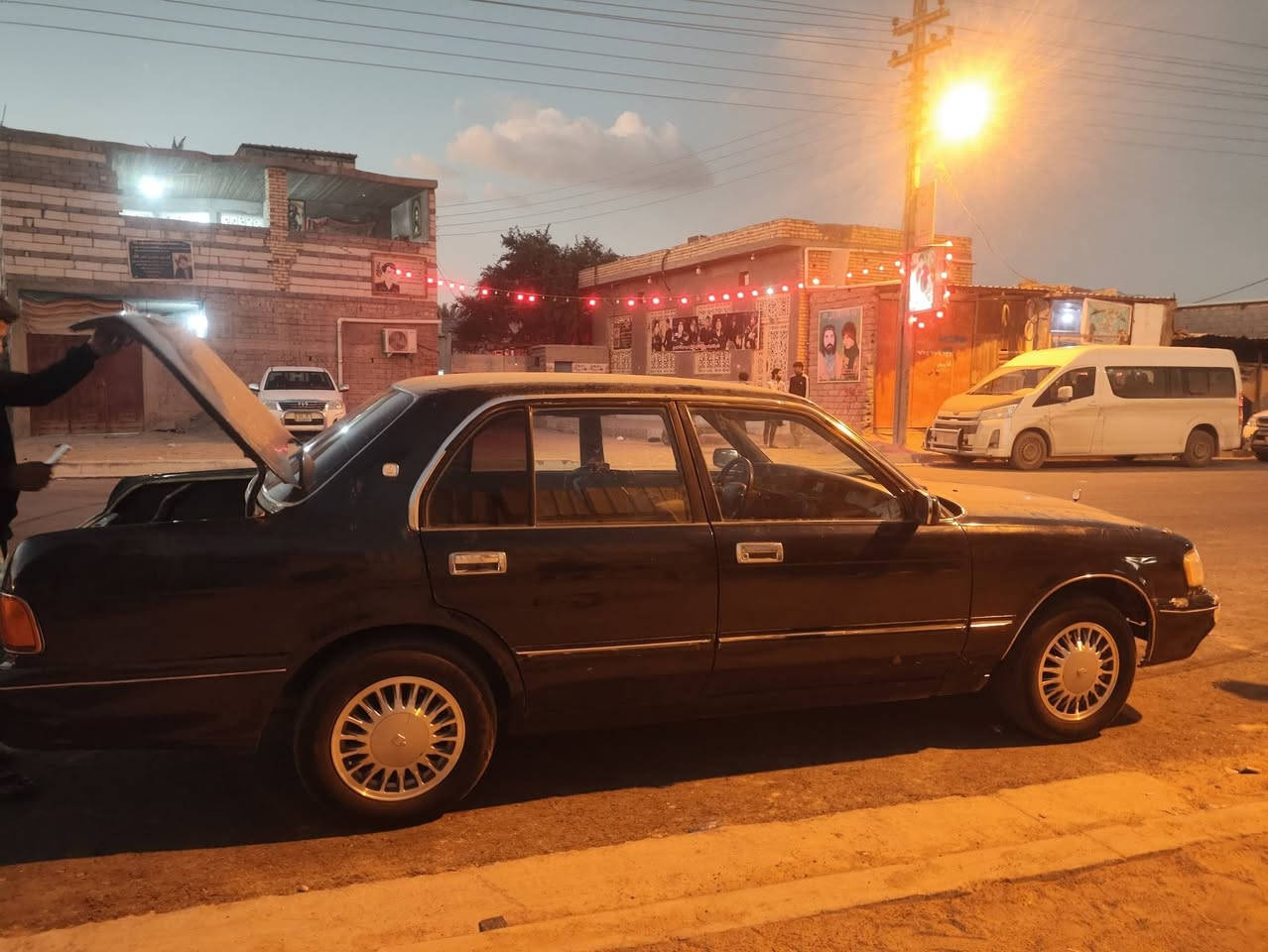 السلام عليكم
للبيع تيوتا كراون ( ارنب ) ايسر بلاد 
مديل 1993 سياره جاهزه
تخم تاير + حدادة + رنكات جدد
السنويه بعد شهر تنتهي 
بيهه حادث جاملق خلفي جهة اليسار 
محرك وكير جدد
السعر 57 ورقة وبيهه مجال
مكاني البصرة المدينة 
هاتف: ***********
