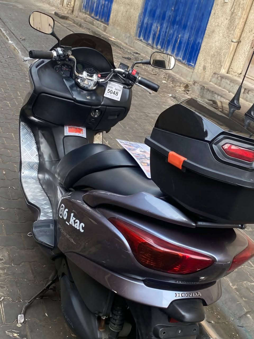 DUwII 
السلام علیکم (هوندأ فورزة 0/8) الدراجة مال مزاد داخله من الخارج من اليابان دخلت للعراق ب 2021 اوراق المزاد 
موجودة يمي واوراق الدراجه الرسمیه هم يمي الدراجة 
النضافة (%99) بدون حادث علیها تریب مثل صندوك والصندوك من دوس بريك بي بكلایت یشتغل الدراجه علیها 
ادامه تخم تایر یاباني اصلي كفر ومکینه ودبلات وشاصي 
و کهربائیات کفاله عامه اکفلکیاها صبغ مابيها قطره. اي ستفسار خابرني واني خادم متواجد وتساب واتصال ع رصید 
رقمي (***********) (#السعر_ملیون_ونص ارجاء اذا متعرف بالدراجات ونضافتهان واسعارهم لا تکسر بیها بعدين الدراجه بحالت الوكاله حته الكتلوك وورقت المزاد ویاها 
(مكاني بغداد ـ شارع فلسطين)
