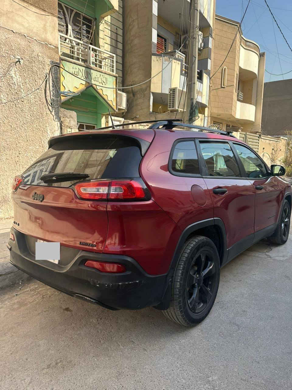 السلام عليكم جيب شيروكي للبيع بغداد موديل 2017 وارد امريكي دفع رباعي محرك 2400 
للتفاصيل التواصل واتساب على الرقم ***********
