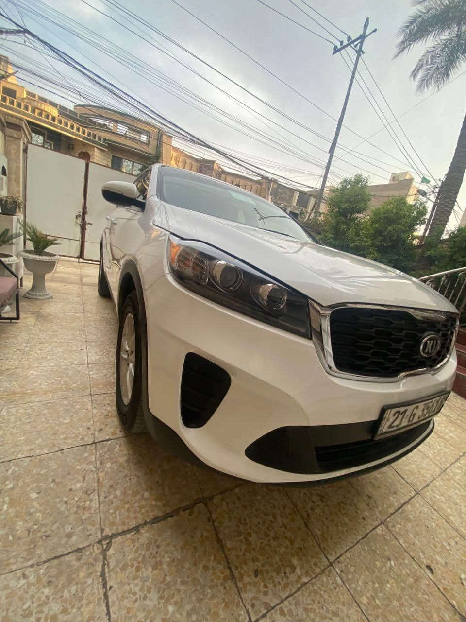 سلام عليكم 
سورنتو 2020 ابيض امريكي
السعر 188 
مكينه 2400gdi
سبعه راكب 
حادثها بابتنين سطحي بدون دواخل وشوي من جاملغ الخلفي 
بدون ايرباك 
شاشه كبيره 
تحكم ستيرن 
انظمه قياده 
بدون بصمه 
للتواصل *********** 
مكان الكراده ساحه الواثق
السياره بأسمي تريد تحويل او وكاله

