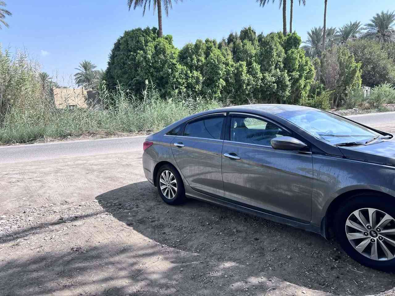 السلام عليكم سوناتا موديل 12وارد امريكي سياره جاهزه نقص بس تبريد السعر 105وبيه مجال مكينه 2400العنوان طويريج ملاحظه السياره كلين ***********
