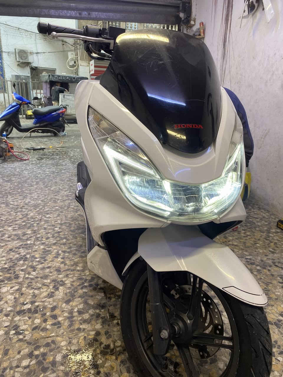 سلام عليكم
دراجه PCX جيل كفاله عامه من طول للطول الدراجه خير من الله شلعه و معدل مناقصه ايشي كل كهربائيات شغاله

حساس ازدحام A
كاسحه اصليه
ممشه مالته 19 الف حقيقي
استان حساس
دبل اشاره 
محرك 125
تخم تايرات جديده 
……
مكان الدراجه بغداد منطقه علي صالح

للتواصل و الاستفتار على الرقم او الخاص او واتساب .
***********
