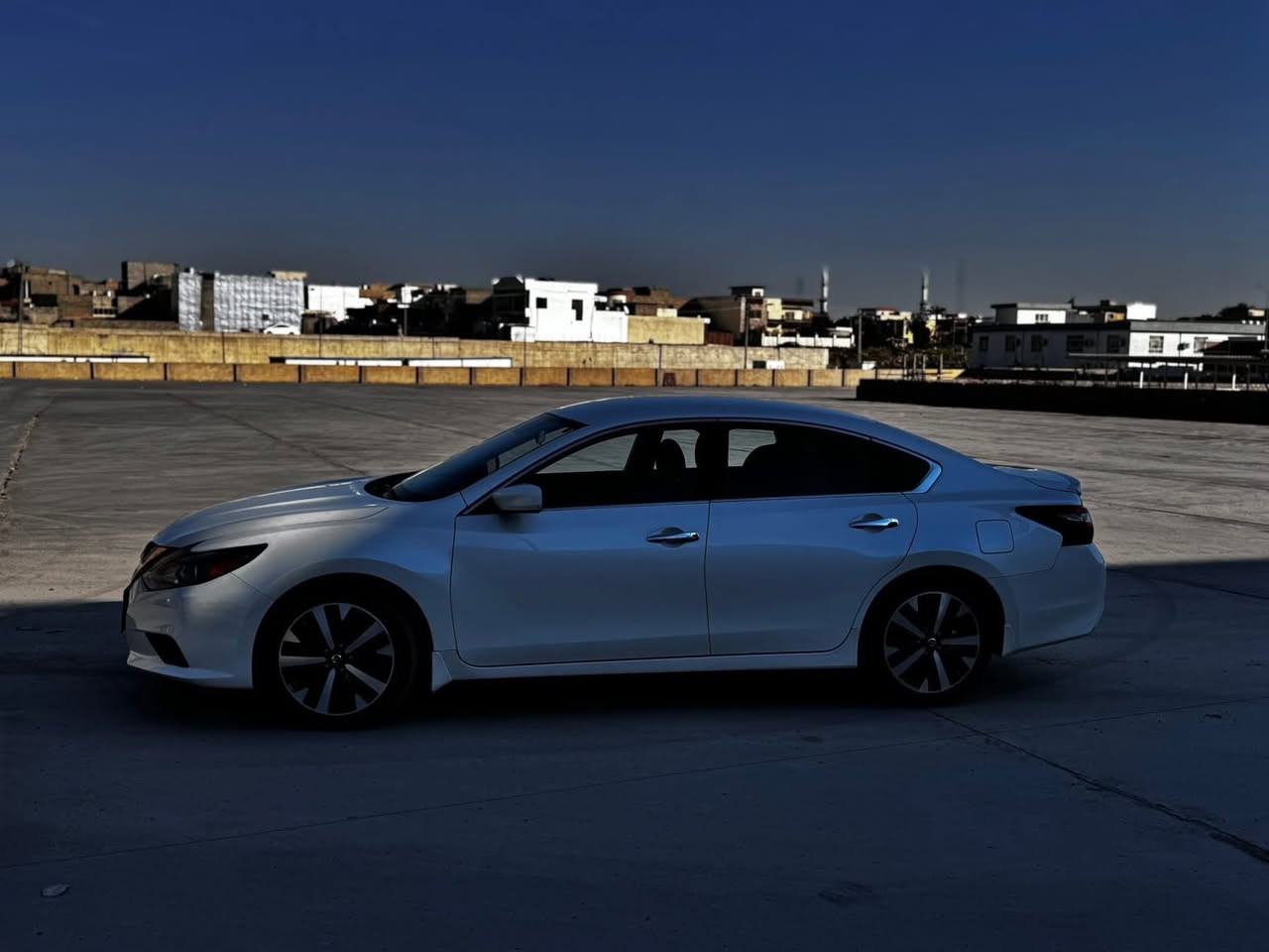 نيسان التيما2017 sr
بجم كبس بدون ايرباكات 

فقط قبغ الصندوق تعديل بارد

بيها 3 اماكن تعديل بارد بكد شبر 

مابيها قطرة صبغ 

بيها حالوب كولش قليل ومايبين صارت بالعراق

تايراتها جديده

صدر جديد

باتري جديد 

سيارة مال جناي 

واقعها احلى من الصور 

رقمها سليمانيه بأسمي 

ماشيه 134 كم 

للاستفسار اكثر 

واتساب

***********
