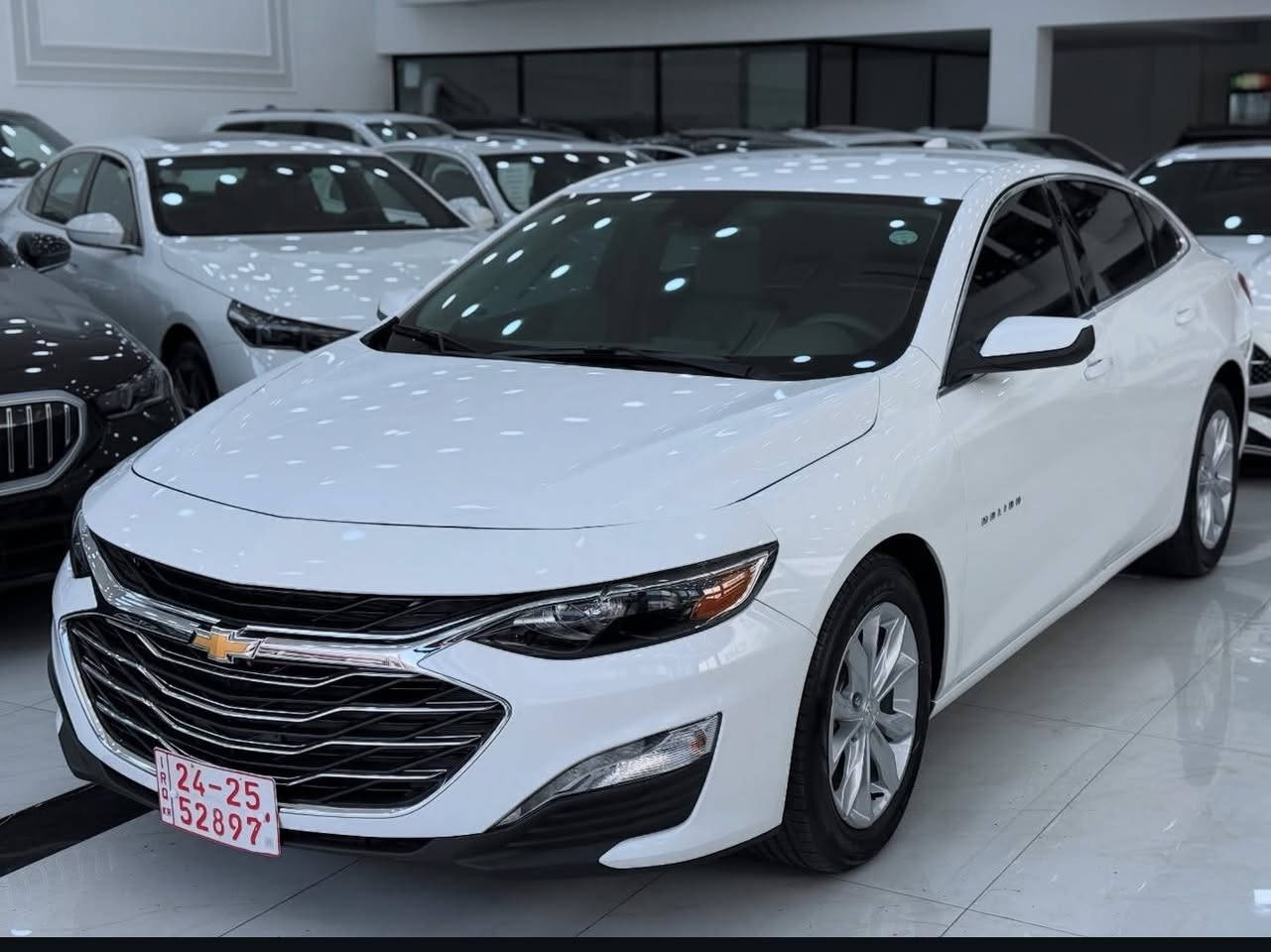 🚗 للبيع - شيفروليه ماليبو LT موديل 2025
رقم / ***********
السعر 16800$ 

🔧 المواصفات:
 • المحرك: 1.5 لتر تيربو (1500 CC)
 • ناقل حركة أوتوماتيك
 • فئة LT
 • تشغيل بصمة + دخول ذكي
 • شاشة لمس 8 إنش + داتاشو رادار
• كاميرا خلفية
 • حساسات خلفية
 • بلوتوث + USB + أبل كاربلاي / أندرويد أوتو
 • مكيف أوتوماتيك
 • جنوط ألمنيوم
 • مصابيح LED نهارية
 • أنظمة أمان: ABS + الثبات الإلكتروني + وسائد هوائية

📉 عداد السيارة: 12 ألف ميل فقط
🧰 الحالة: باب سايق ضبغ
 • السيارة نظيفة جداً من الداخل والخارج
