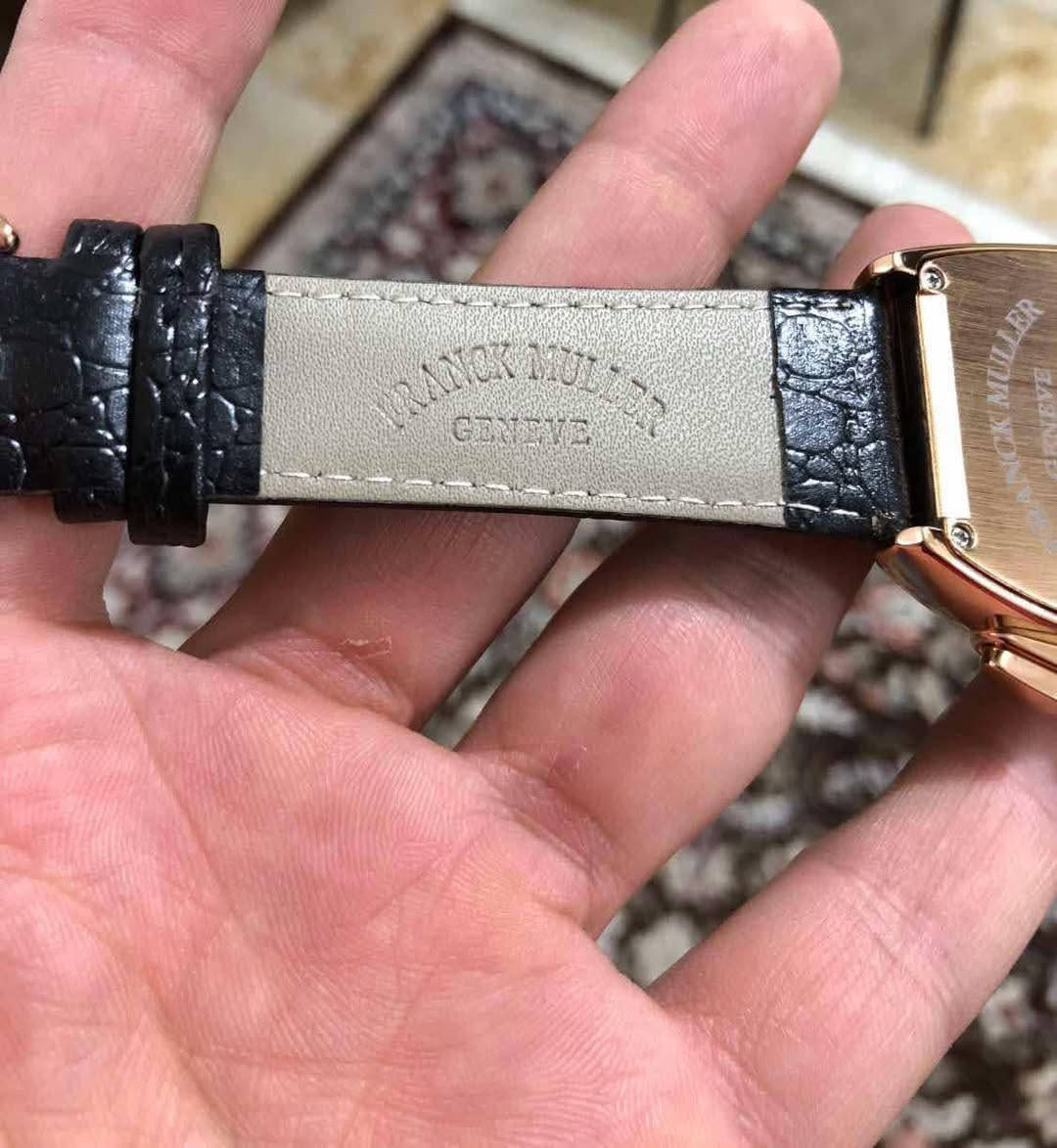 فرانك مولر اوتماتيك مال بالة موديل قديم وزنها ثقيل جدا
تشتغل على الحركة والاهتزاز وتشغل على التكويك
ضد الماء غير مستخدمة نظافة ١٠٠٪؜
قطر الساعة ٤٣
سناتر شغالة كلها
طلائها ذهبي ثابت
السعر  ١١٥  الف سعر نهائي ثابت مع التوصيل


**إذا كنت صاحب هذا الإعلان وتريد حذفه لأي سبب، رجاءا أرسل رسالة إلى الدعم الفني**