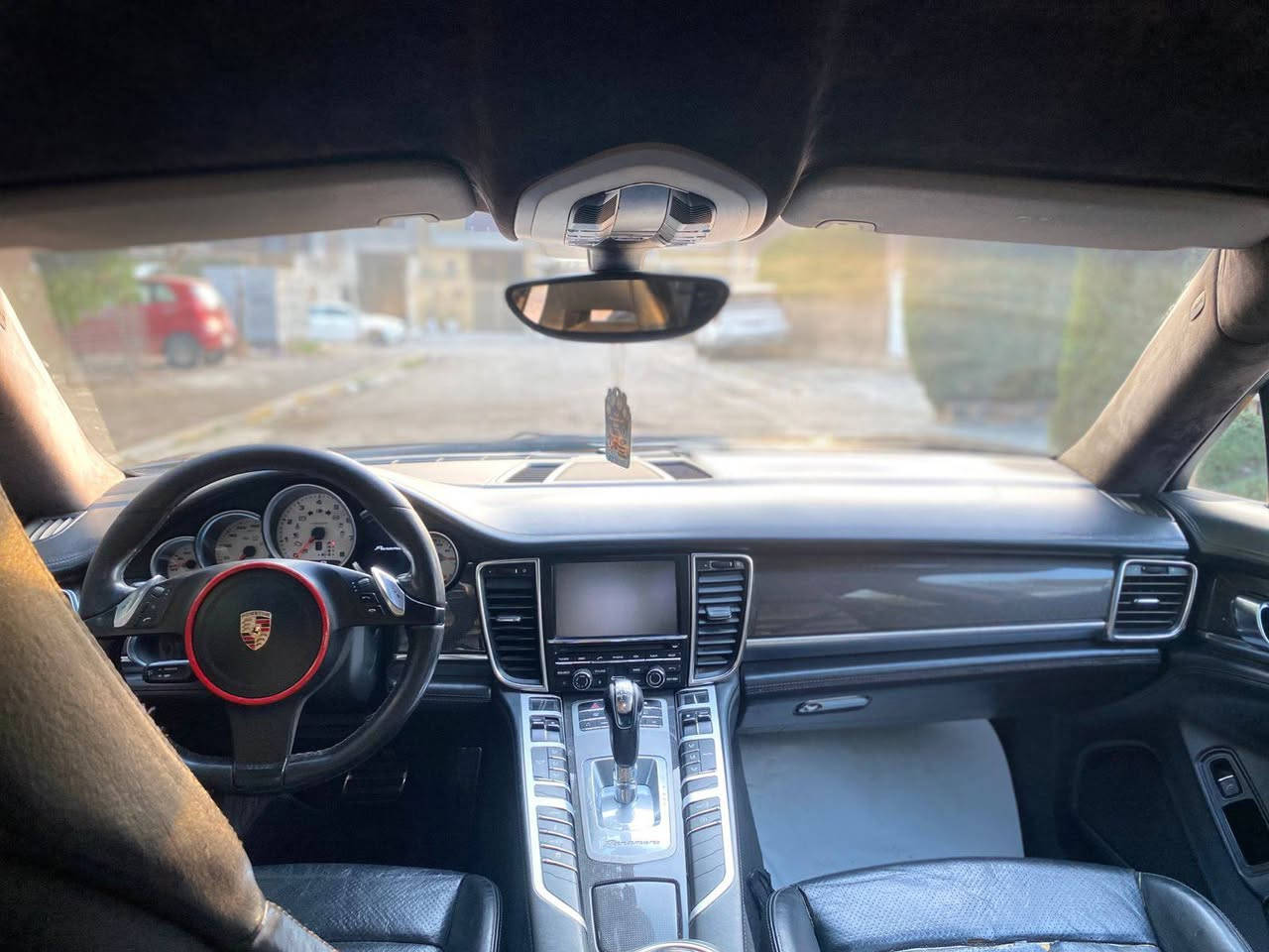 بورش بنميرا فوراس
وارد خليجي كفالة عامة
موديل 2011
بدون صبغ 
حساسات 360درجة 
رقم سيارات بغداد دولي باسم تحويل ثاني يوم 
مكان شارع فلسطين 
السعر 210
رقم هاتف ***********
