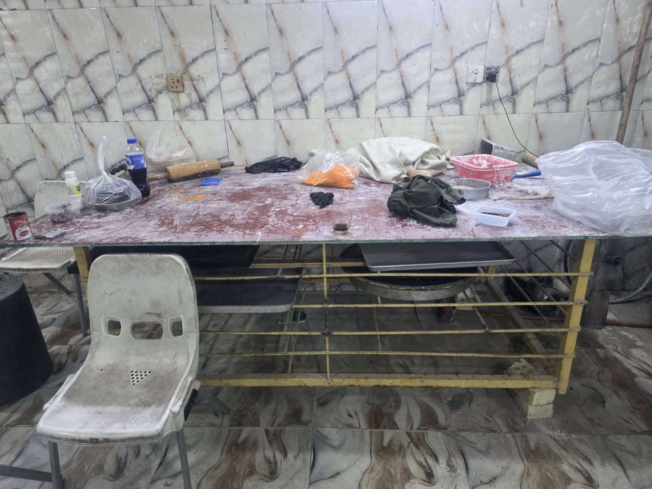 السلام عليكم معمل حلويات كامل للبيت 2 تزكا حديد +فرن ٧ خانات +عجانةعراقي درجة أولى +طاوليات حديد وفافون العدد 50 + صواني زنود 
للتواصل اسيا :‎0773 587 0840
              عراقنا:***********
