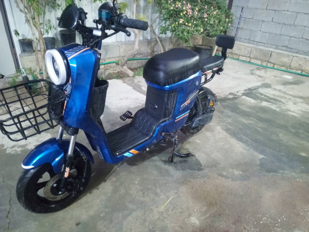 سلام عليكم عندي باسكل شحن ار 10 اريد لبيع السعر 500 متيل 2025 العنوان كربلاء المقدسة  المنطقه الحسينيه عامود 84 التصال على هاذا الرقم ***********
