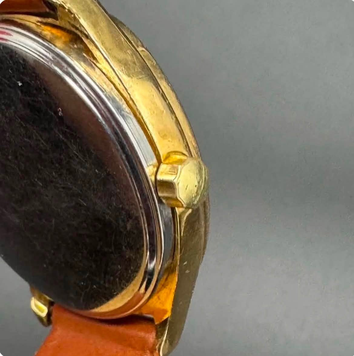 النوع : بريسيبول 🇨🇭
قياس المينا : 33.18mm
المحرك : كوارتز 
منشأ المحرك : 🇨🇭سويسري
الحاله : نظيفه جداً
المرفقات : علبه حافظه
الخاصيه 1 : طلاء ذهب خالص مختوم
الخاصيه 2 : لون مينا لطيف جداً
الخاصيه 3 : ارقام لاتينه منفذ شهري 
ملاحضات 1 : جميع القطع اصلية 💯 
ملاحضات 2 : سير مستبدل اصلي


**إذا كنت صاحب هذا الإعلان وتريد حذفه لأي سبب، رجاءا أرسل رسالة إلى الدعم الفني**