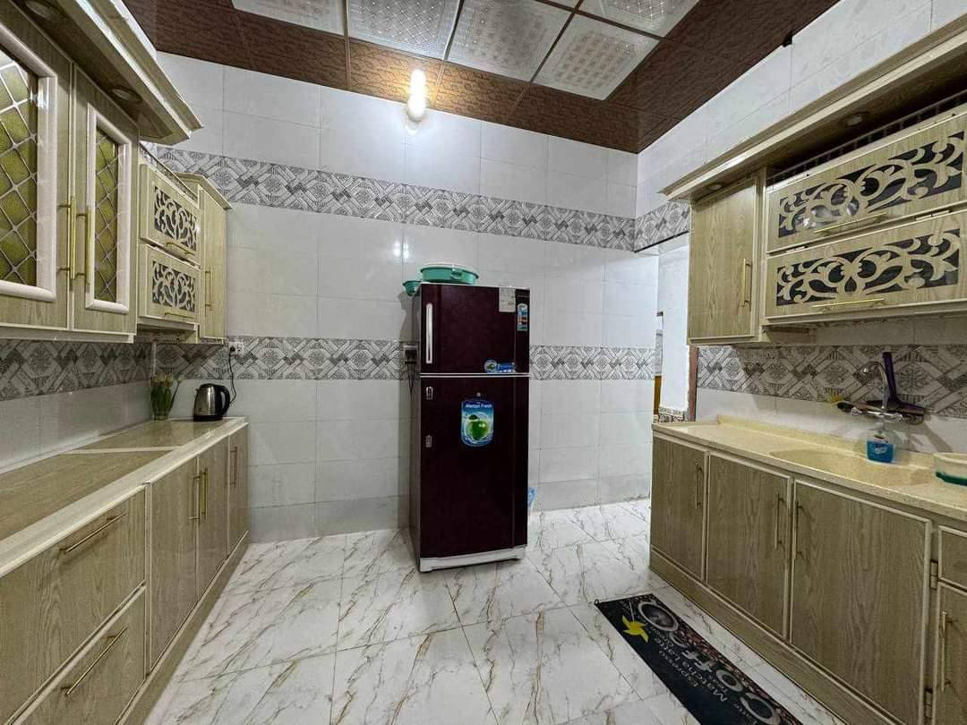 بيت وشقة  200متر  بحي اور على ساحه موقع مميز بيع سريع 250 مليون 
مليون أي استفسار هذا رقمي ***********
