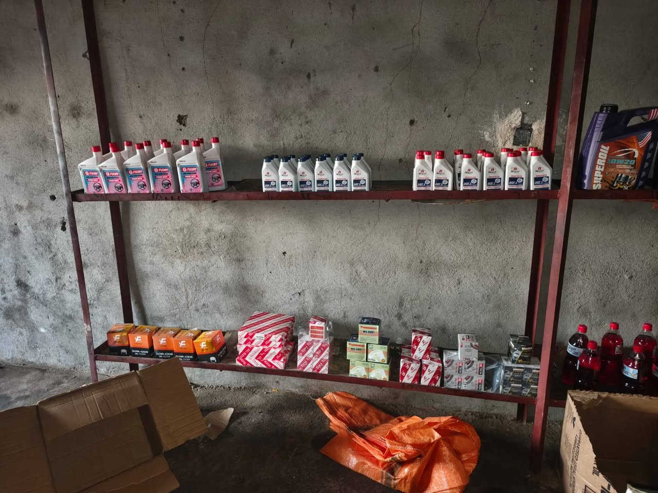 🎉 افتتاح مركز الميلان للزيوت والفلاتر 🎉
بسم الله وعلى بركة الله

يسرنا أن نعلن عن افتتاح مركز الميلان للزيوت والفلاتر لتوفير زيوت المحركات والفلاتر وخدمة أصحاب السيارات بأفضل صورة.

✅ زيوت وفلاتر لمختلف أنواع السيارات
✅ فحص مستوى زيت المحرك
✅ فحص مستوى ماء الراديتر (مجانًا) عند تبديل الدهن
✅ إضافة ماء راديتر  عند الحاجة (مجاناً) عند تبديل الدهن
✅ خدمة سريعة وتعامل بأمانة ومصداقية

نسعى دائمًا لتقديم الجودة والسعر المناسب والخدمة التي تليق بزبائننا الكرام.

📍 العنوان: أسديرة الفياض - غسل الحسين الظاهر
📞 ***********

مركز الميلان للزيوت والفلاتر
🚗 ثقة تدوم... وأداء يدوم أكثر.
