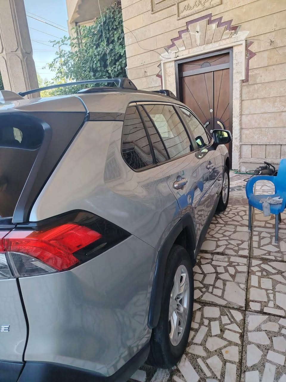 السلام عليكم متاح راف 4 xle فول مواصفات موديل 20 اربيل بانزين فقط ضررجاملغ خلفي بدون دواخل اربكات سليمة ماشية 45الف السيارة ولا غلطة جديدة مكاني بغداد الغزالية ***********
