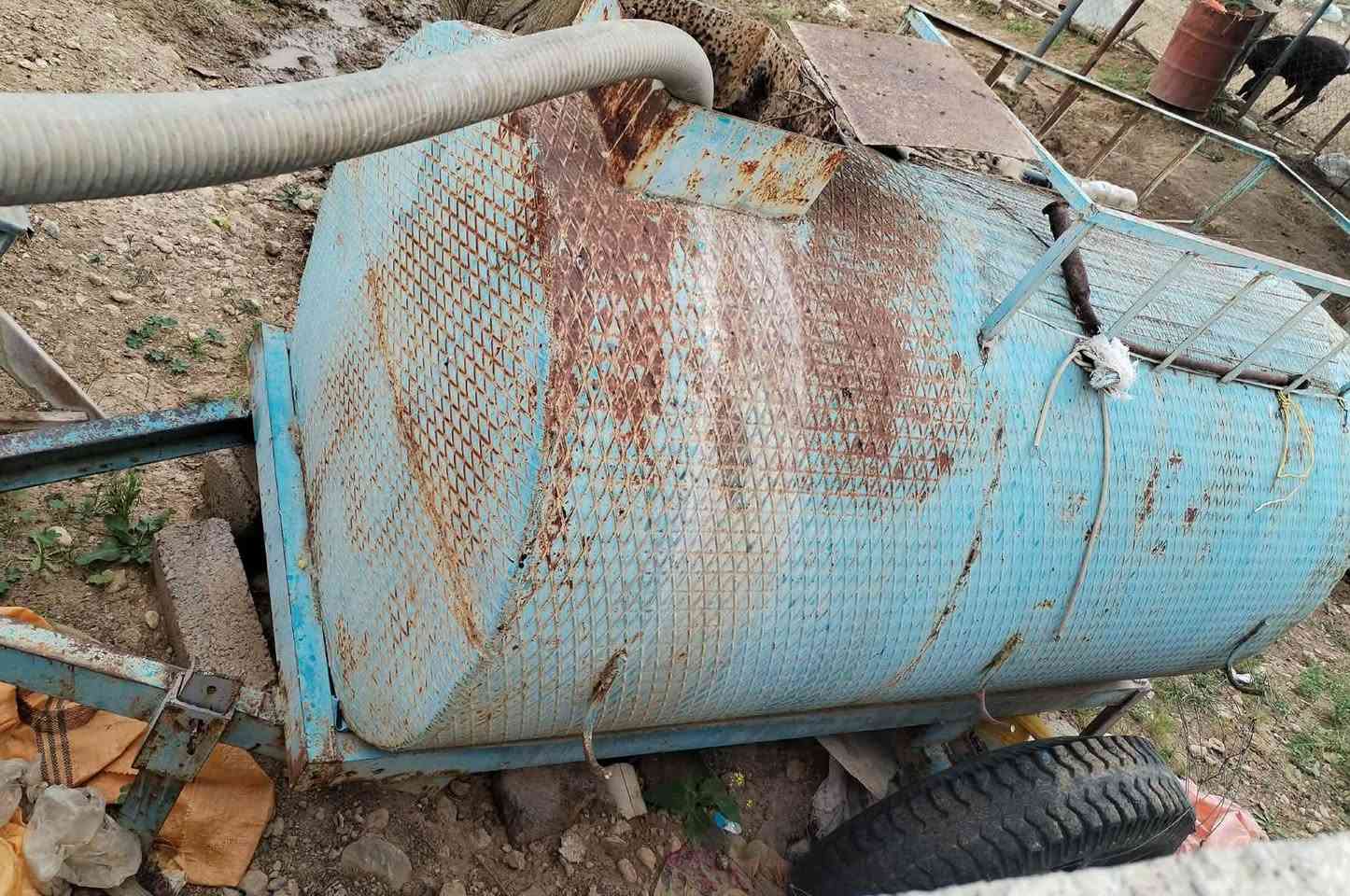 تەراکتۆر ١٠٠٠ رەقەم وسەنەوی ئەسڵی بە شەرت گێڕو مەکینە هەموی بەشەرت بەزارە و حارەبانەو تانکی و خرماشە هەر هەموی داوای ١٧٥ مەجالی لێ دەکەم *********** واتساپ ڤایبر أربيل, العراق
