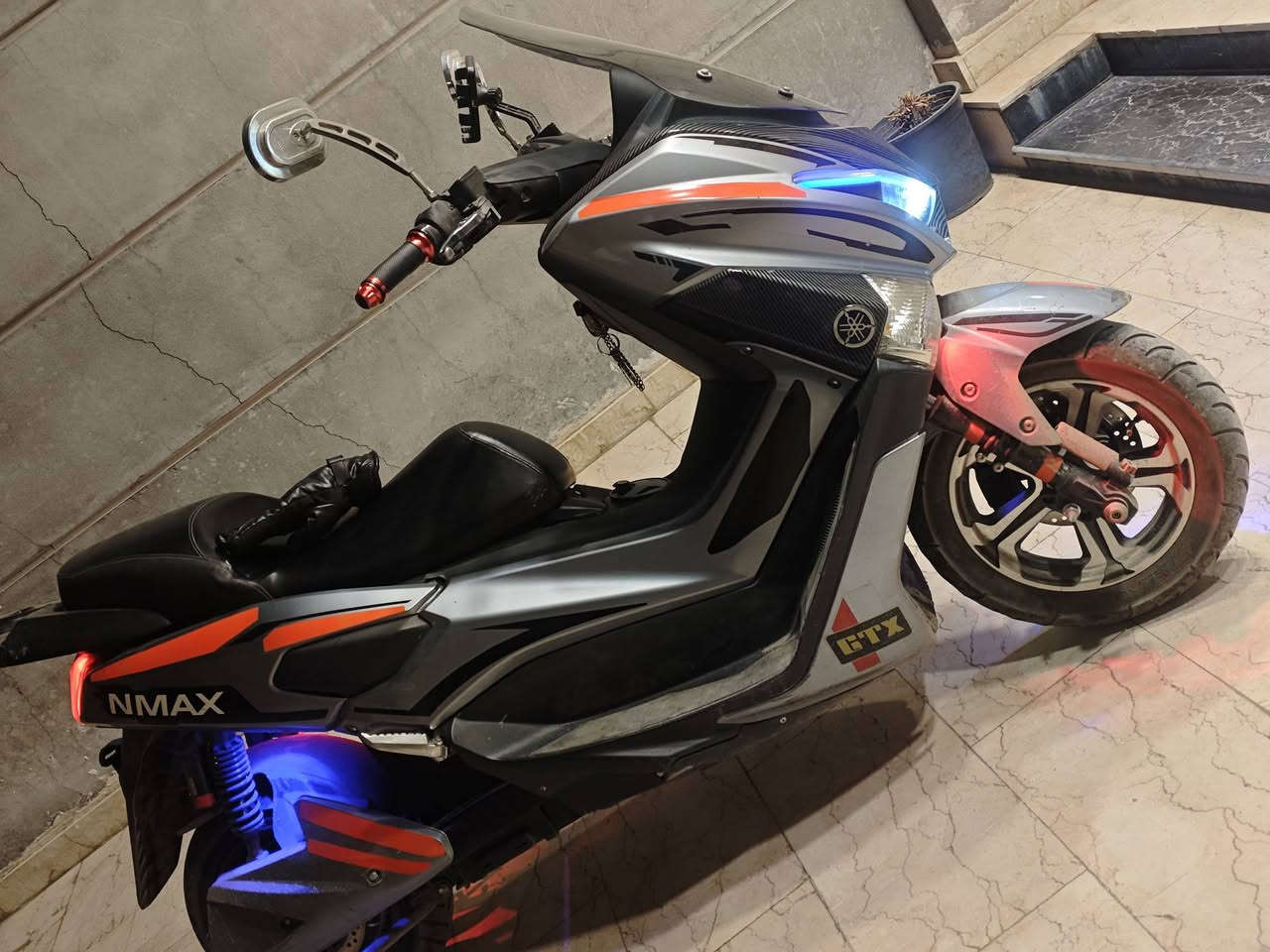 ⛔ دراجة شحن GTX شبيهه N MAX البانزين كاملة مكملة من كل نواحي
⛔ الدراجة تجي ب6 بطاريات كبار حجم كل بطارية 45 امبير تمشيك بحدود 60 كيلو حسب السرعة بعد
⛔ سرعة الدراجة 90 يعني خير من الله بالسرعة و رزنه حيل بيهه معدل يخبل
⛔ كهربائياتهه كلهه شغالة لد متغير و لايت عالي ناصي اشاير كلهن فول
⛔ الدراجة مزودة بكشن دبل و انارة متغيرة جوة الدراجة 
⛔ الدراجة نظيفة موضحة بالصور للبيع فقط 
⛔ سعر الدراجة مليون وبيهه مجال للشراي
⛔ مكان الدراجة بغداد الاعلام بشارع الضغط 
⛔ رقم الهاتف : ***********
