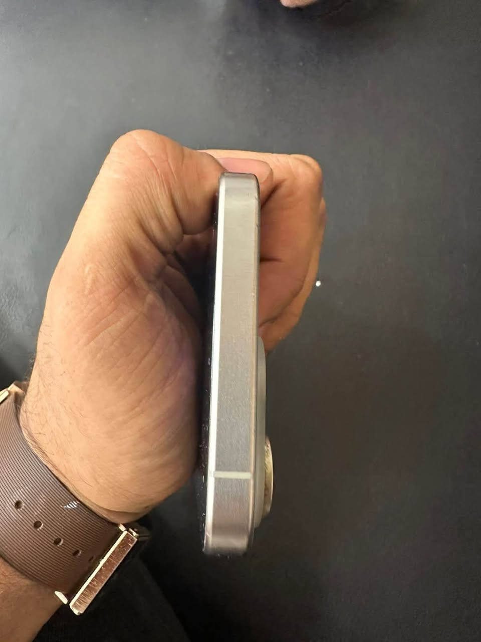 ايفون 15برو ماكس ذاكره 256 بطاريه 80 ماستر ممفتوح بس ضهر مكسور شويه منه ب850الف مستعجل عليه *********** مكان الكراده ساحة الاندلس
