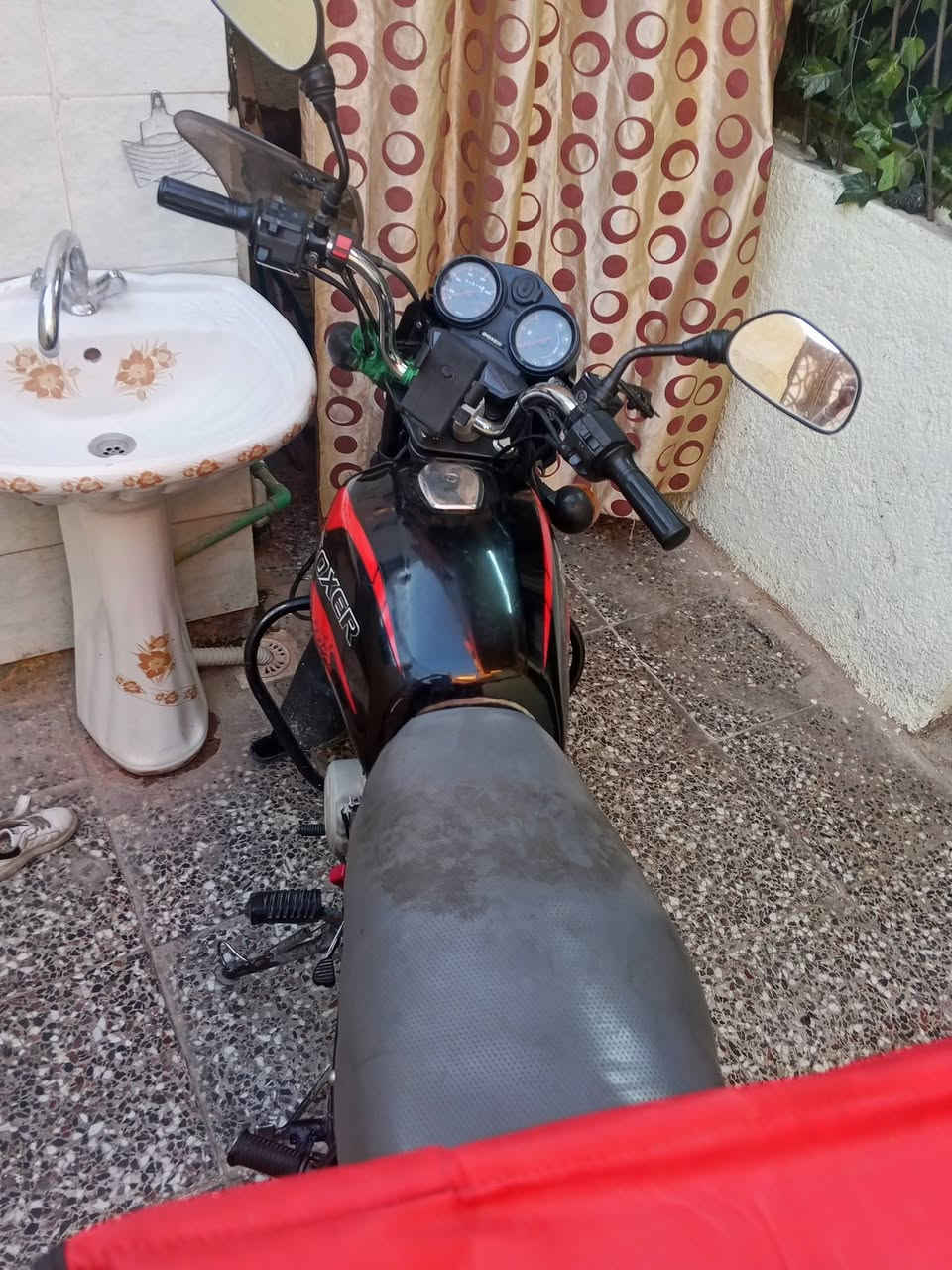 دراجه بوكسر موديل 22 رقم وسنويه بغداد رقم عربي دراجه نضيفه يرادلهه شوي ترتيب بيهه بس زنجيل داخلي لعنوان بلديات ***********
