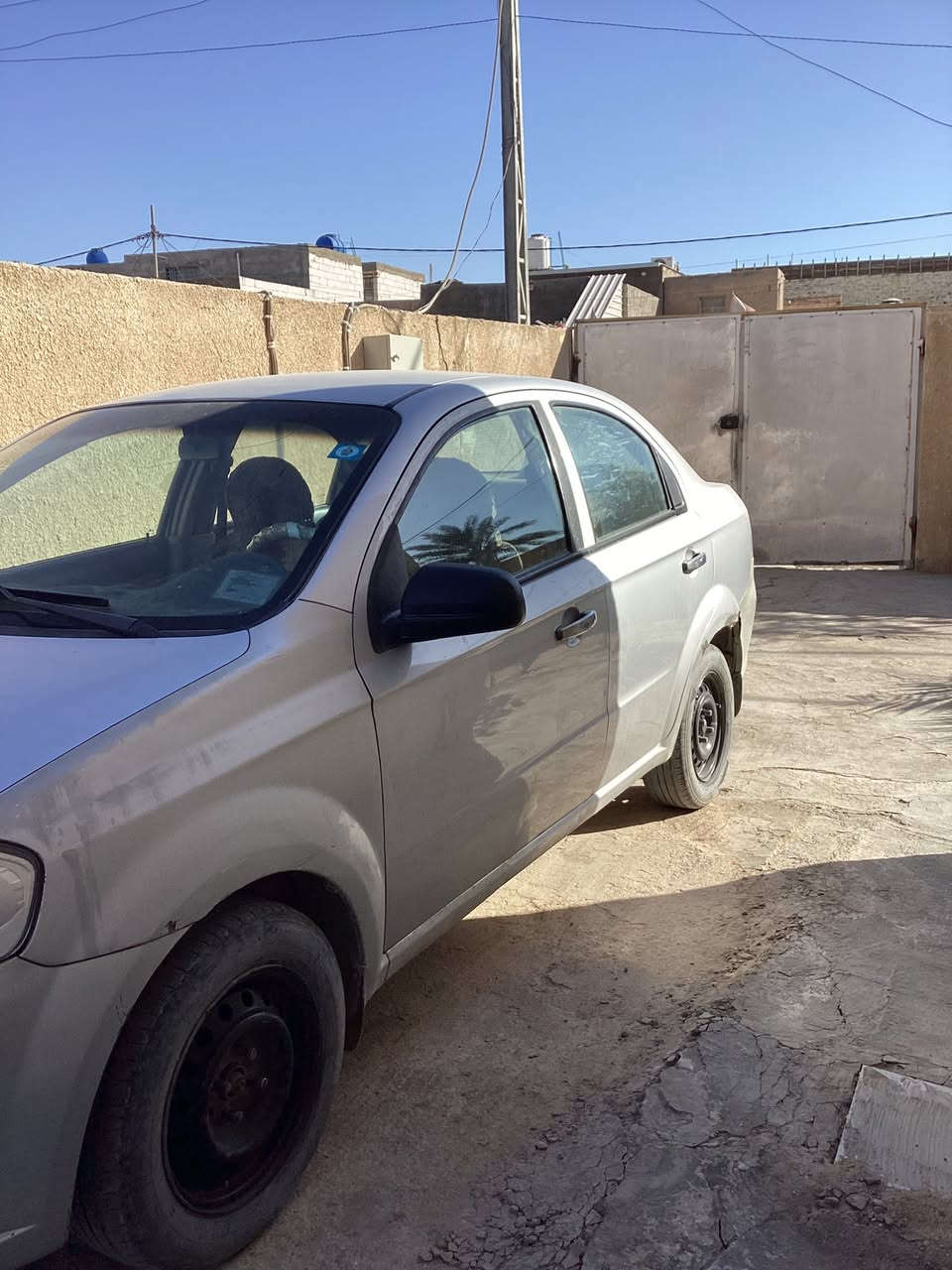 سلام عليكم
سيارة أفيو خليجي للبيع موديل 2013، رقم قادسية، باسمي.
مكينة 1600 
المكان: النجف.
للاستفسار الاتصال على الرقم: ***********
