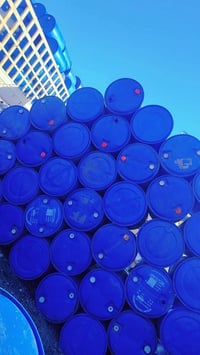 برميل بلاستك وحديد  للاستفسار على الرقم 07715489175 07703040464