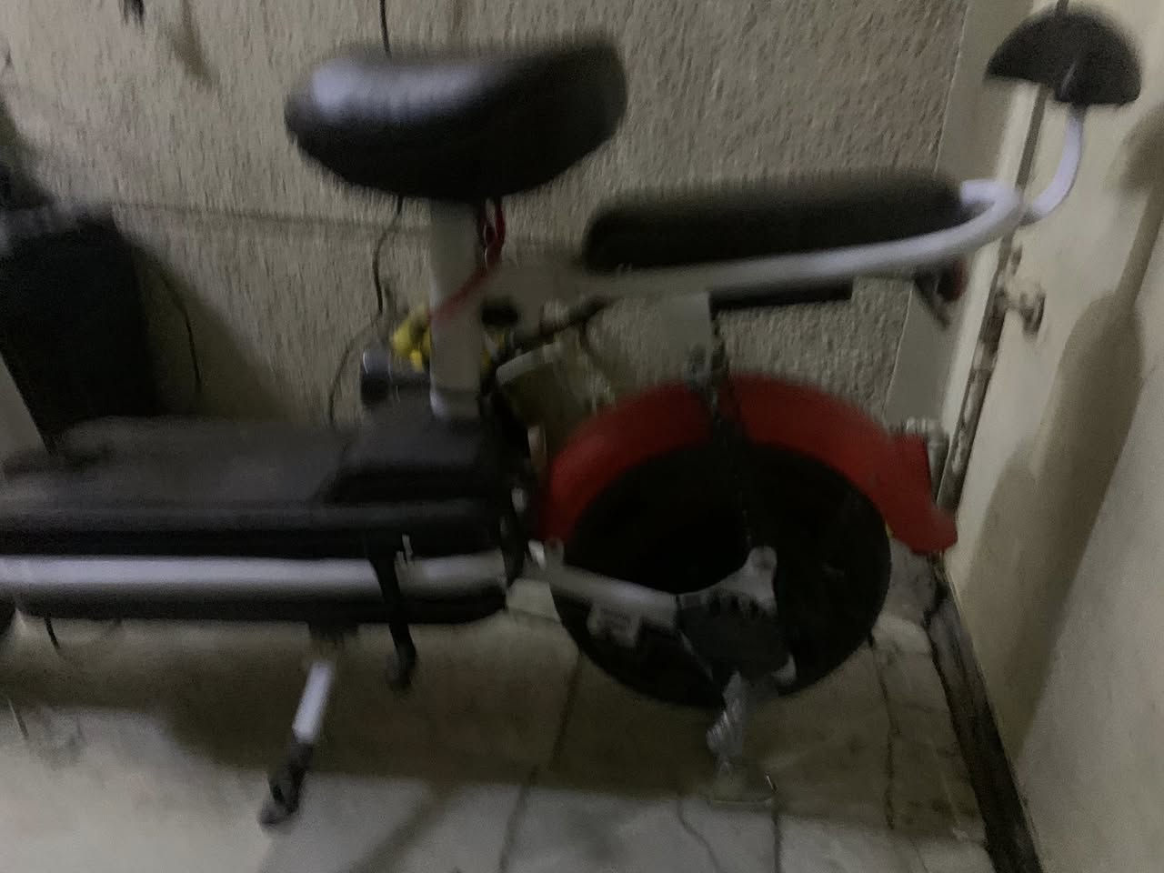 السلام عليكم دراجه شحن للبيع حجم14 موديل 2024 مستعمله أخت الجديد كامله اي سعر 150 ألف موصفاته سرعته 45 تقفل 47 
سويج عدد 5مع بصمه عدد 2 
تشغيل عن بعد 
كلوب عالي ناصي 
اشاير يمين يسار 
سرعته 45تقفل 47
باتري عدد 4 
كشن سفنج مريح للكعده 
مع شاحنه 
السعر 150 بيه مجال 
لالستفسار خاص أو هاتف *********** ***********
