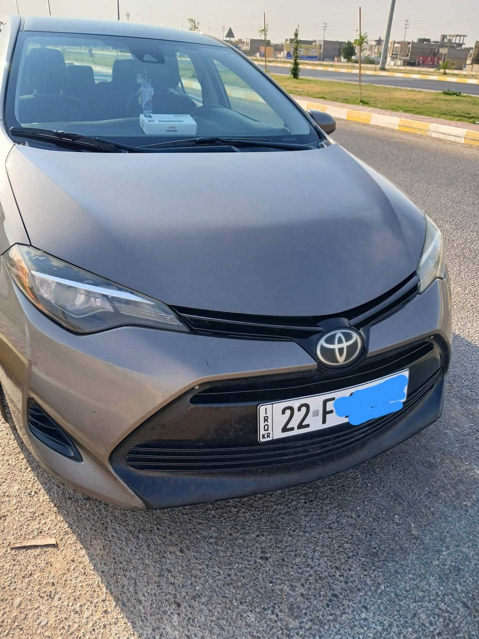 السلام عليكم للبيع كورلا موديل 17 بجم كبس مواصفات LE معروفه ماشيه 95 ميل مكان لسياره رمادي رقم اربيل باسمي فحص وهزه وسنويه جديد للاستفسار *********** وات ساب مفتوح
