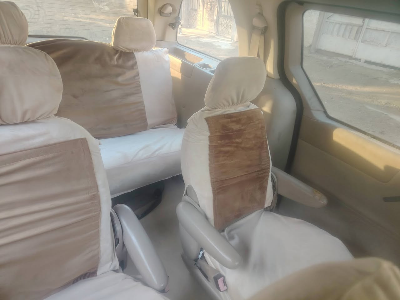 فورت سياحي 7 راكب موديل 2001 رقم بغداد الماني مكفوله من الضرر والصبغ والخياس كير ومحرك كامري 2000 جدد تبريد ثلاث قطع سيارة حلوه وسريعه. احلا من الصور ماغاسلها بيها ترتيب بسيط جدا مافارغ اسويها السعر 48$ وبيها مجال مكاني بابل الحصوة ***********
