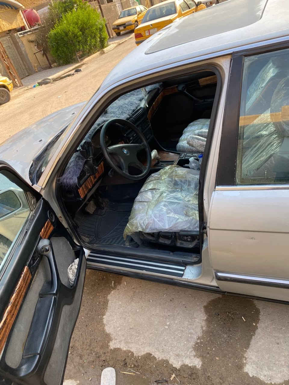 السلام عليكم بيم موديل 91مكينه وكير وصدر وتبريد رقم جديد ديالى بسمي مكان السياره بغداد الحسينية شارع ابو سمير السعر 32غير متواجد عله الفيس ***********
