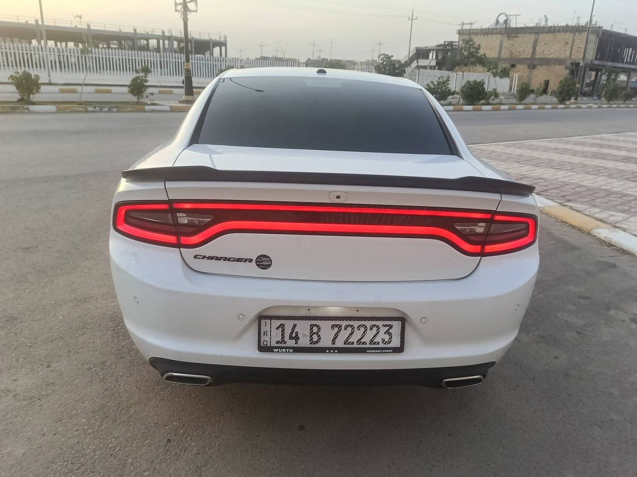 سلام عليكم جارجر 2022 أصل أمريكي ماشيه 85حادث الجاملغ الامامي الأيسر فقط والباقي كفاله بدون ظرر داخلي برانكيتات سليمه بسمي رقمه بصره توني مداوره اقل شهر رقم جديد انكليزي سنويه جديده سياره متواجدة بذي قار مركز  مواصفات سياره sxt  تشغيل عن بعد تدفئه بلستيرن تدفه بلكشنات هواي مواصفات للستفسار ***********
