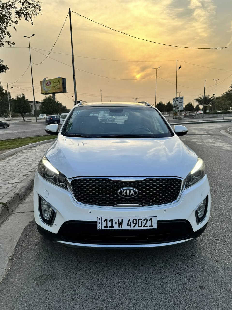 السلام عليكم سورنتو ٢٠١٦
رقم بغداد دولي باسمي سنويه و هزه جديده 
خليجي  مكفولة من الصبغ و التبديل فول مواصفات ١/١ بصمه  محرك ٦ سلندر بانوراما فور ويل هندبريك دكمه و جلد كشنات تدفءه و تبريد و جنطه كهرباء و لايت زينون و زراك لايت  و بك لايت لد و ٧ راكب و ٣ قطع تبريد  و السياره محرك و كير بلادي ما مفتوح و ماشيه ١١٥ الف و السيارة بيهه شويه بارد بلحافه مال قبق الجنطه كد شبر .  تخم تاير و صدر جديد و مكان السياره بغداد حي الجهاد السعر ٢١٢ ورقه و هذا رقمي *********** علي
