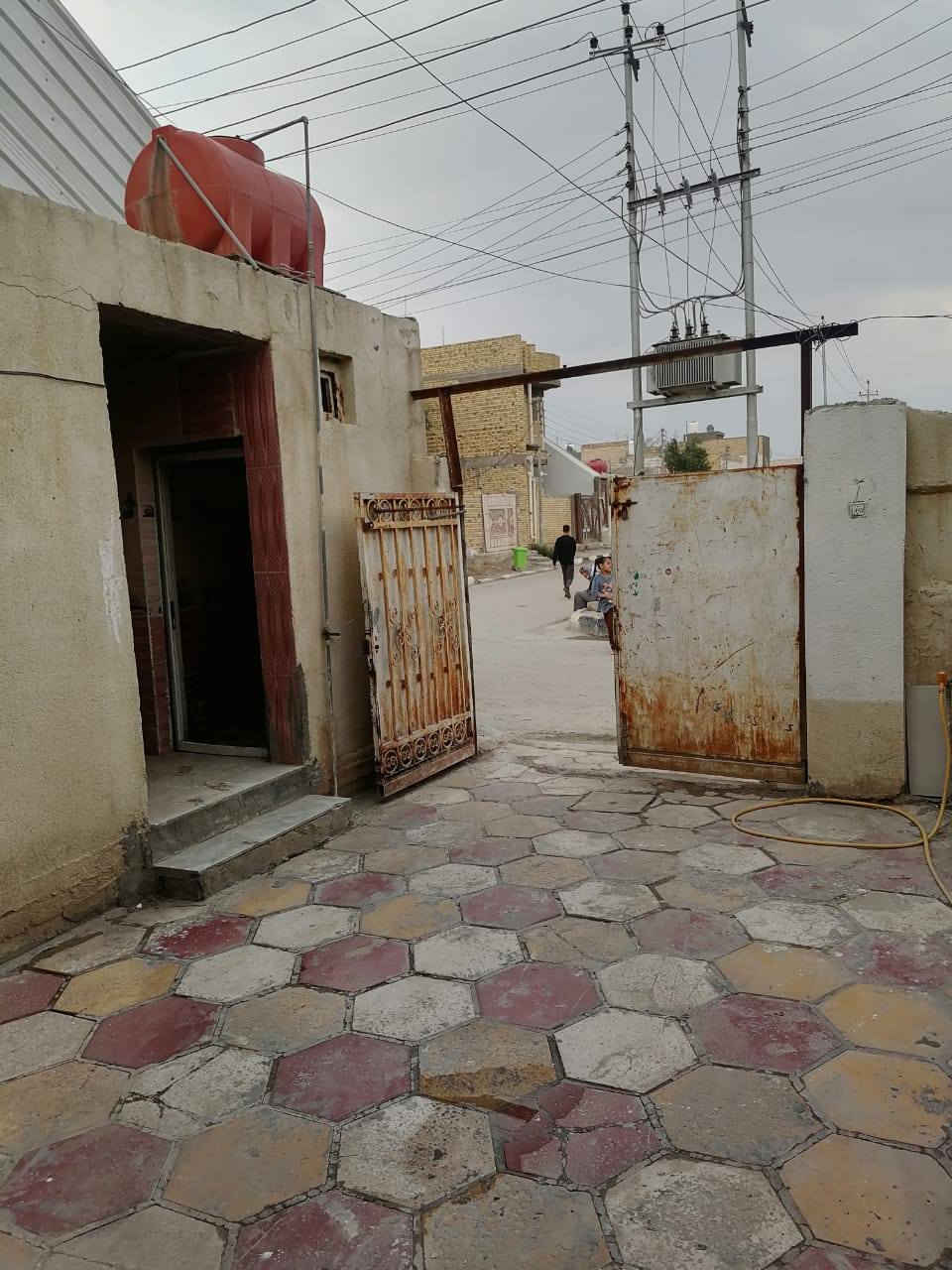 للايجار
بيت ٢٠٠م طابق واحد
سعر ٣٧٥ الف مع الماء والكهرباء
يقع في حي الشهداء قرب شارع نص
موبايل للاستفسار ***********
