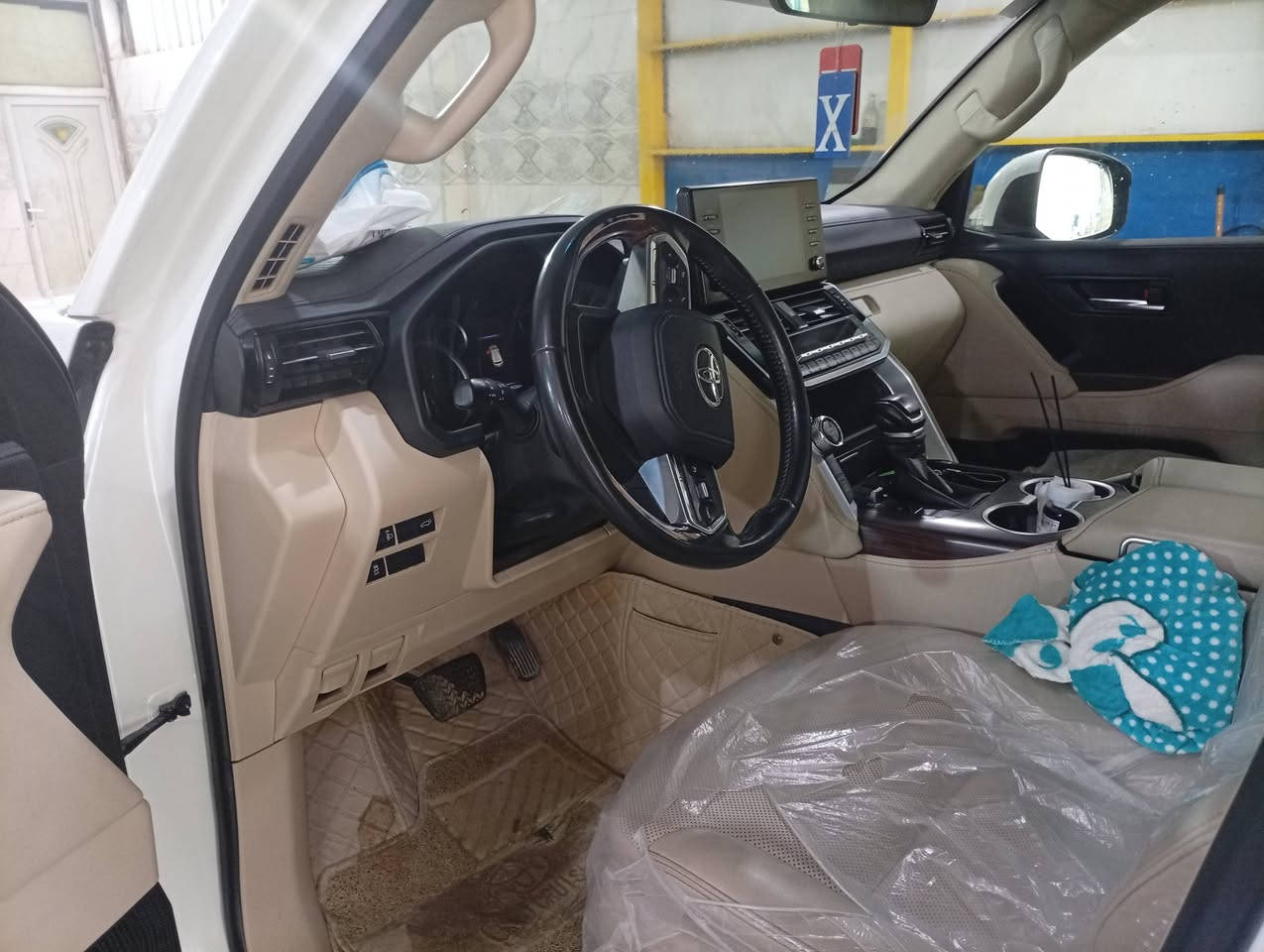 السلام عليكم لاندكروز موديل 2024 ساس كفالة عامة السعر690 و بيهة مجال مستعجل عل بيع رقم بغداد العنوان الدورة الرقم الستفسار ***********
