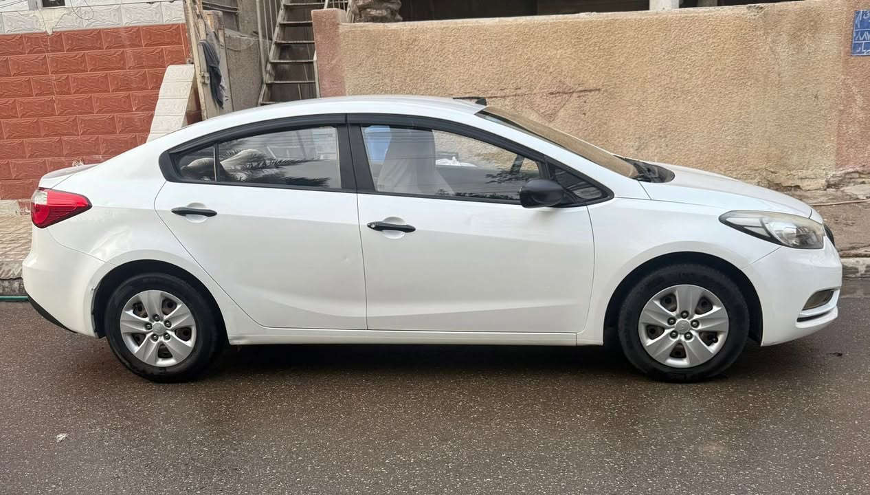 السلام عليكم سيراتو 2016 للبيع مواصفات عاديه محرك 1600 السياره ماشيه 75 الف كيلو بدون صبغ بيها بارد بسيط . سنويه جديده السياره مابيها اي نقص السعر 133 بيها مجال بسيط مكان السياره بغداد 

 ***********‬
