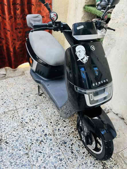 السلام عليكم 
دراجة شحن جديدة للبيع
موديل 2025 
اشاير أربعة 
لايت عالي ناصي 
ثلاث سرع 
تمشي 65 حقيقي 
الرقم للاستفسار ***********
