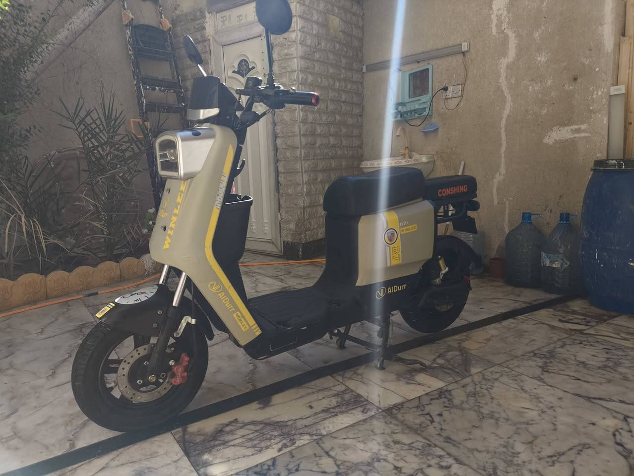 دراجه شحن R7 النضافه شوف العين 5 بطاريات 32 جدد يمشنك سنة عل بارد للبيع او مراوس للاستفسار متوفر واتساب ***********
