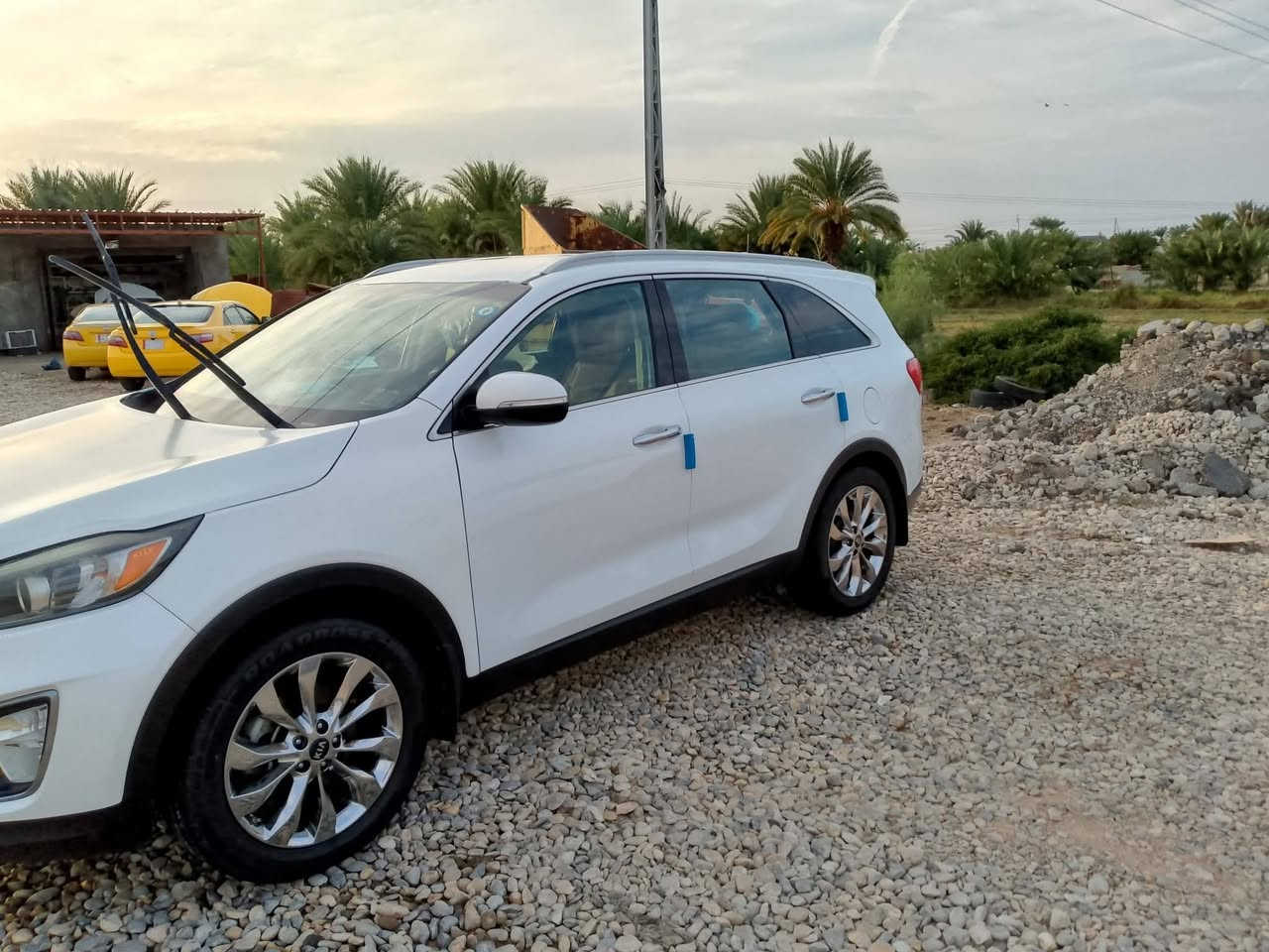 السلام عليكم سورنتو امريكي مديل 17 رقم قادسيه نكليزي السياره جديده كلش ماشيه 90الف ضربته بمريكه جاملغ وبنيد جاملغ نفسه والبنيد مبدل محرك 4 جي دي اي حداديه جديده تخم تاير جديد السياره بسمي 7 راكب السياره كلش نظيفه مكلف بالنشر سعر 175وبيه مجال رقم التلفون *********** واتساب ذي قار قضاء الرفاعي
