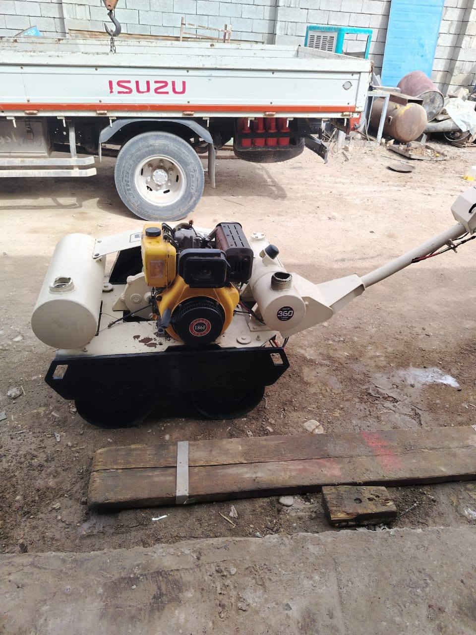 حادله ياباني نوع ميوا
وزن ثلاث ارباع الطن 
محرك كامه دزيل 
لايت هورن 
هزاز شغال 
زنجيل جديد قماجي جدد 
عرض 75سنتيمتر 
مكاني واسط الكوت مركز المدينه اي استفسار اتصل بلرقام اثير ***********اسيا ***********
