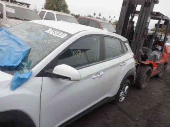 كونا 2021 محرك 2000 دوش كير يجي At مو سي في تي. ماشية 27 الف سيارة جديدة جدا بدون ايرباك رقم بغداد حادث دعامية مبدلة نفس اللون وشبر فوك لايت امامي ايسر سعر من الاخير حتى لااتعبك ولا اتعبني 140 ورقة لون ابيض داخل لونين بأسمنا *********** بغداد زيونة 
اقل من 140 رجاءا لاتتصل لان داابيع بسعر الاسود الطاك ايرباكاتها
