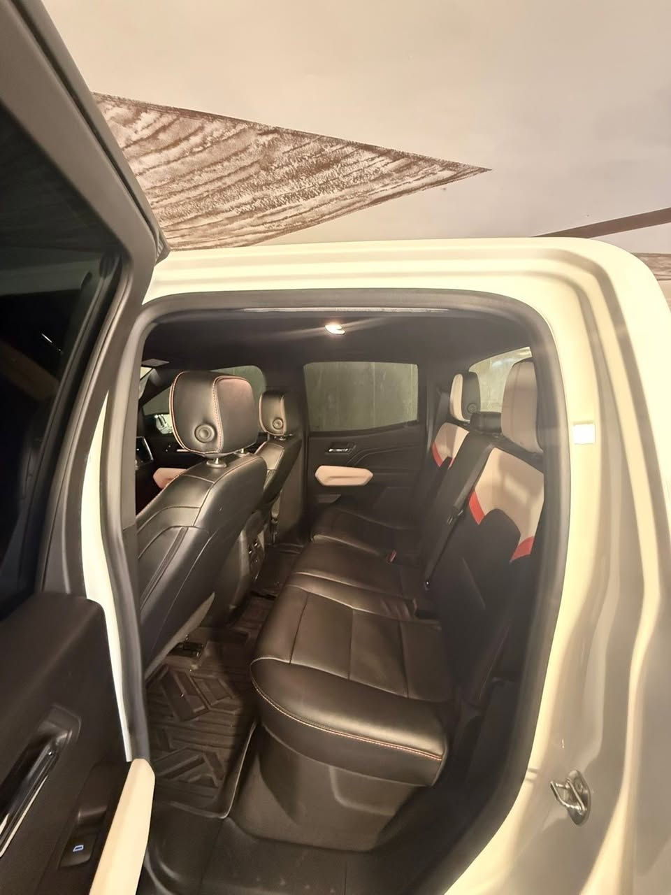 GMC CANYON
موديل 2023 
ماشية 68000km
محرك:2700تيربو 
مواصفات كانيون فئة Elevation
الداخل اسود كشنات لونين 
1-مواصفات :كار بلي شاشة جبيرة
2-تحكمات استيرن
3-رادار امامي
4تحديد مسار 
5-حساسات خلفية 
6-نظام تعليق
3-7 انظمة قيادة  2ويل و4 ويل واوتو 
8-شحن USB منفذ عدد4
9-قطعتين تبريد
10-مازدات LED
11-تشغيل عن بعد
12-اوتو هولد
وباقي المواصفات المعروفة
قطعة واحد فقط
السعر 30000$
الأستفسار:***********

