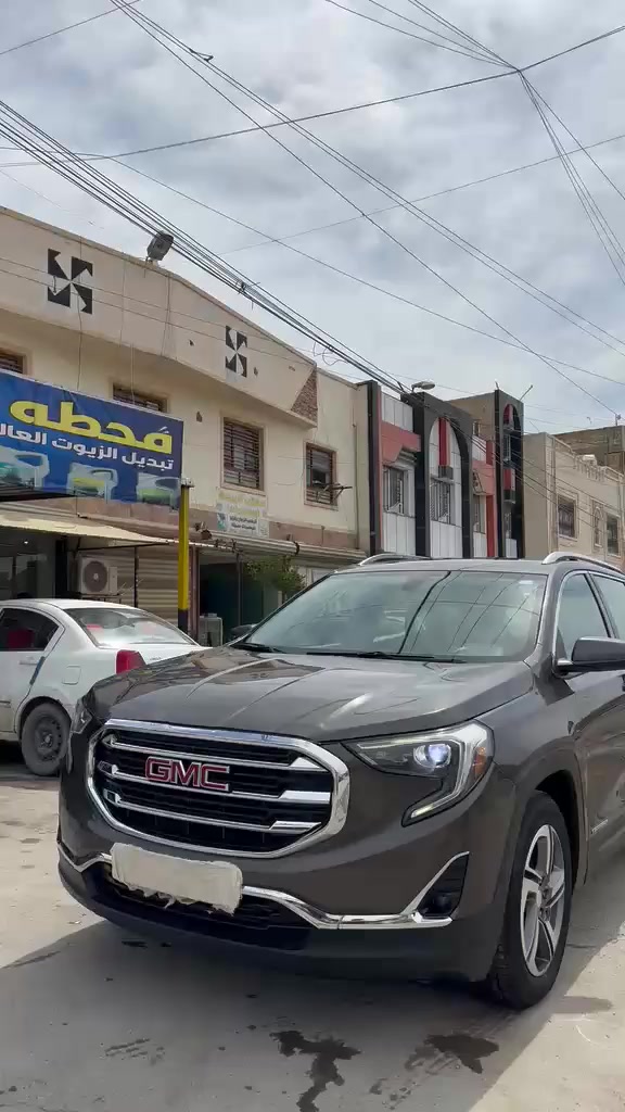 السلام عليكم 
GMC:تيرن 2019 تيرن   (SLT)
رقم اربيل الجديد سنويه ساريه لحد 2031
هزه ساريه لحد شهر ال11 2026
تقييم الهزه السابقه 100 من 100
السياره ماشية 63000 كم حقيقي
وارد امريكي الحادث دعاميه خلفيه مع حادث بسيط جدا من الامام بدون صبغ خشم البنيد على البارد بدون اير باك وبدون تكسير من الامام ويوجد تقشير بسيط من الجاملوغات الاماميه بسيط جدا بدون اذيه للتكم الاماميه 
مفتاحين للسياره بصمات اصليه مال الشركة
الابواب جميعها بصمه مع جنطه كهرباء 
گير بيانو دگم مكفول محرك مكفول من التنقيص والتبخير 
كشنات جلد وكراسي اماميه كهربائيه وميموري مع تدفئه كراسي اماميه مقعد وظهر 
مرايات جانبيه قلابه مزوده بالاشارات بلاديه 
المحرك 1500 تيربو 4 سلندر اقتصادي 
وضعيتين قياده للسياره تحكم بالماوس 
تحكم ستيرن كامل مع تدفئه للستيرن
مكان السياره بغداد
المطلوب (157)$للستفسار
(***********)
