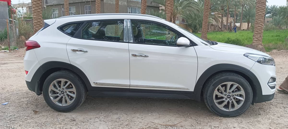 سلام عليكم توسان للبيع موديل 16خليجي رقم اربيل بسمي السونار مرفق بل منشور سياره  نظيفه كلش ماشيه 200 مكاني بابل الهاشمية السعر 165وبيها مجال رقم الهاتف ***********
***********
