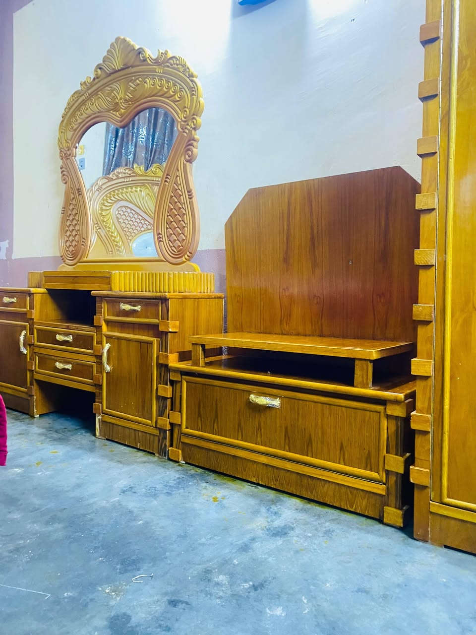 غرفه نوم ملكي صاج عراقي فصال نظيفه فول للاستفسار الاتصال على الرقم ***********
