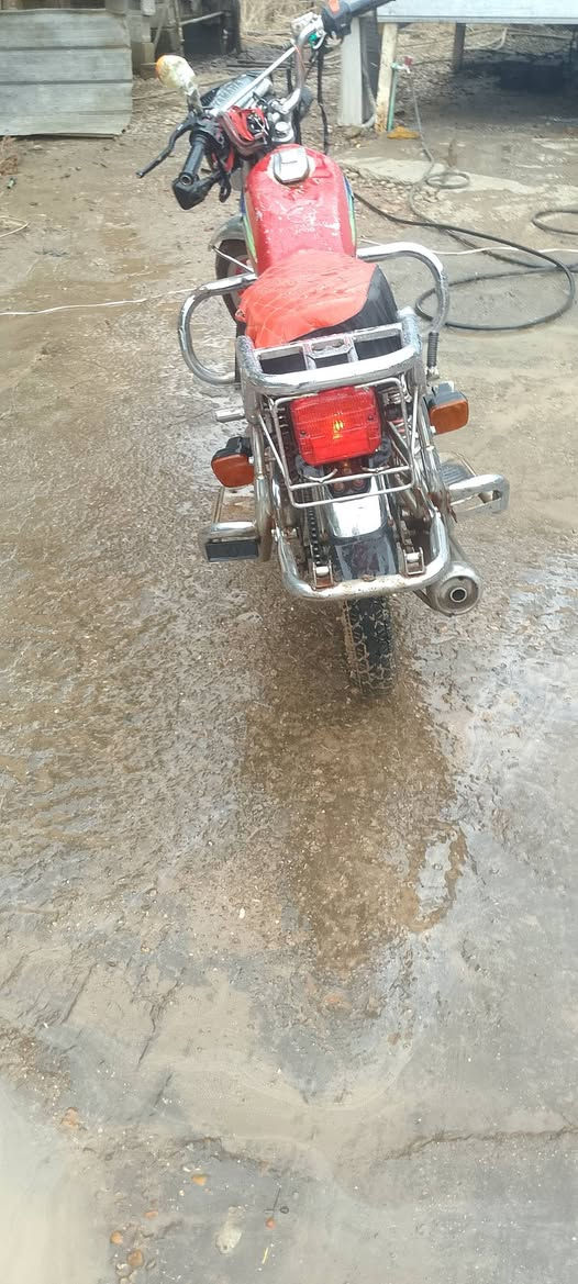 سلام عليكم عندي دراجات 2للبيع الزركه اربعه كير طافيه يرادله تجفيت تأخذ علا هاي الحطه محرك يراك توب ويه كابريته وبوشه وجاملغ أمام مجاني وتأير خلفي ويل امامي سيم هم مجاني كلك 
الثانيه الحمره كامله كلشي مكفول نوع الدراجه بارت تايم شلعه معدل أوراق كامله كمرك مدفوع خمسة كير نضافه شوفت عينك كهربائيات كامله السعر 450وبيه مجال 
العنوان الدوره كراره قرب السريع الجديد الرقم *********** يتوفر واتساب ومازنجر خاص
