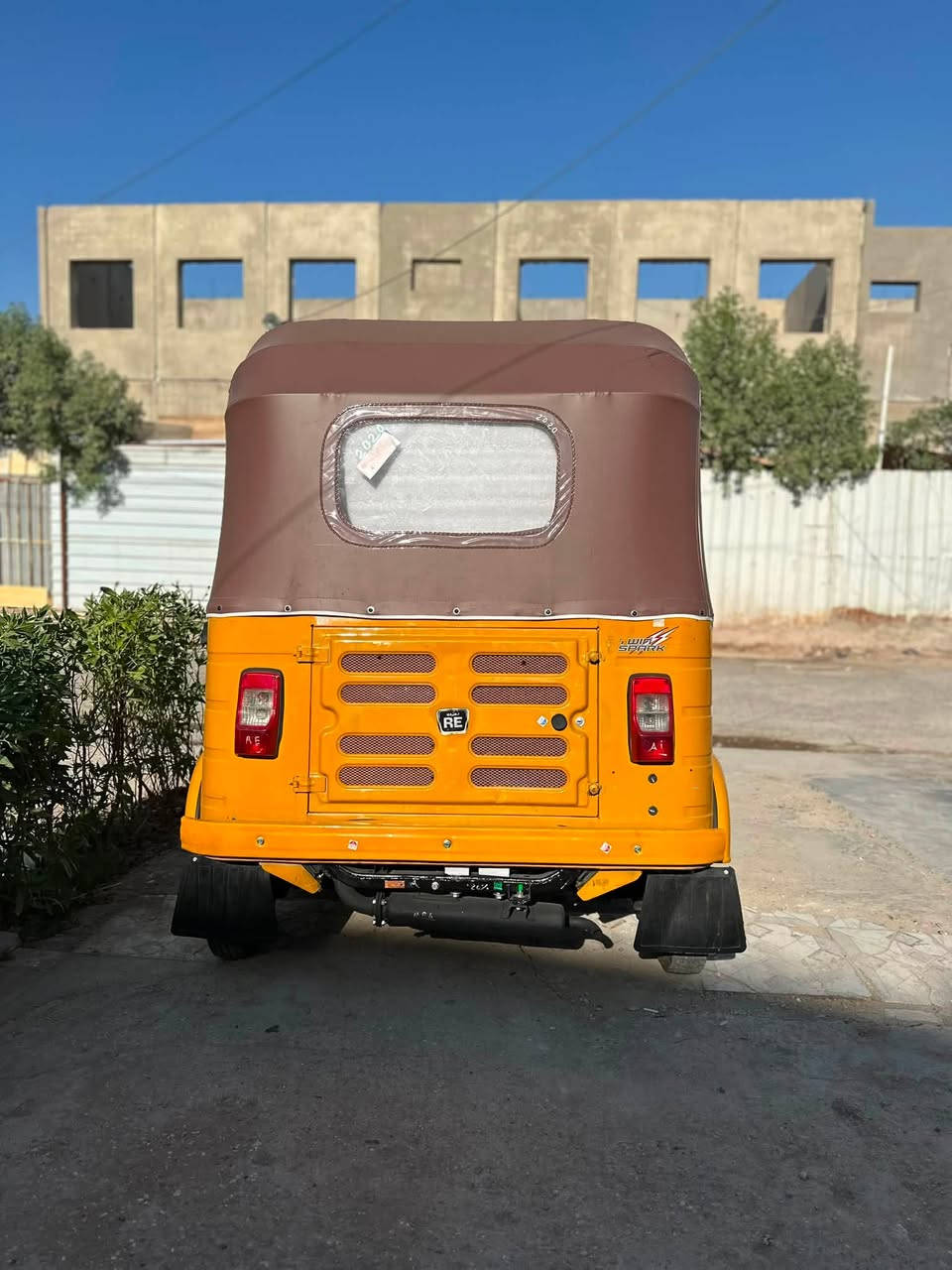 سلام عليكم تكتك موديل ٢٠ جديده للبيع رقم وسنويه تحويل ثاني يوم ***********
