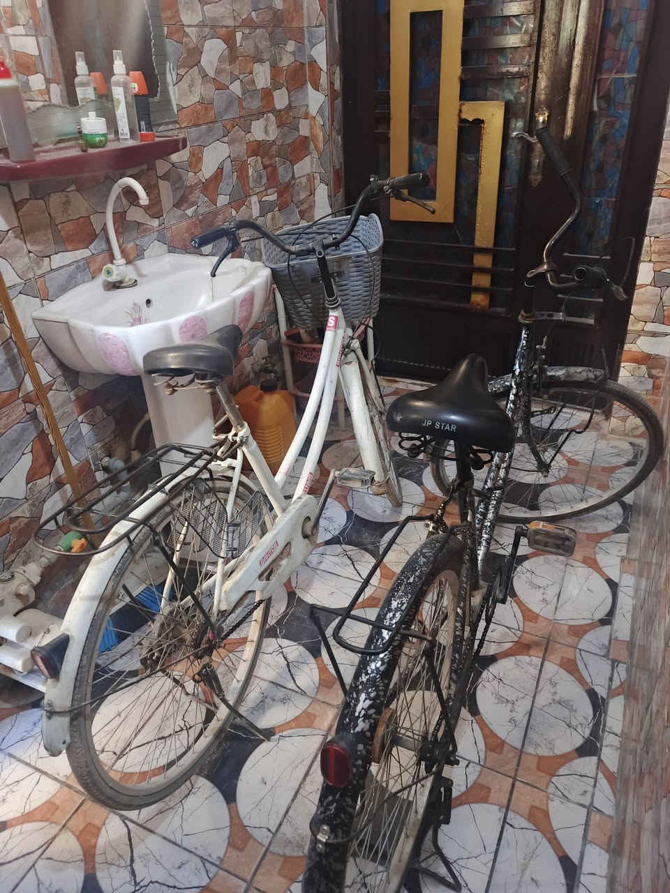 سلام عليكم باسلكين ثنينهم ب 100 قفل رقمي ***********مابيهن شي شغالات مكاني كربلاء حي العباس
