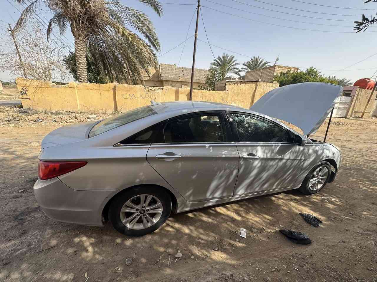 سلام عليكم سوناتا موديل 13امريكي بيها جاملغ اليسر وبنيد والجاملغ الثاني بارد بي شبر سياره ميكنه خير من الله 90وبيها مجال للستفسار ‭0772 571 0942‬
