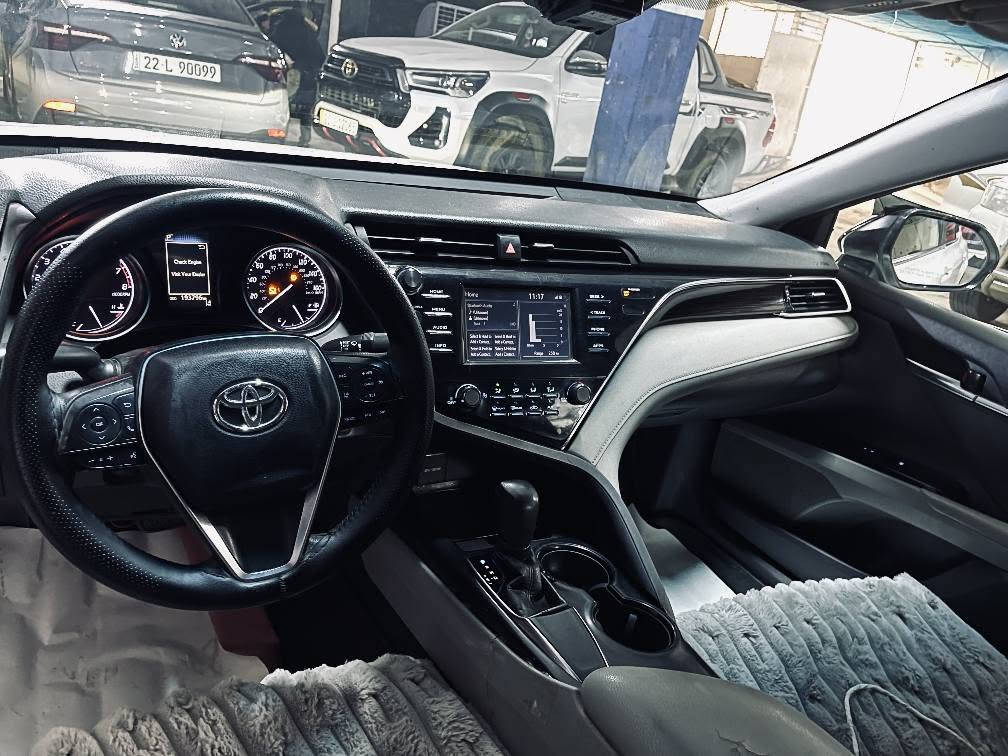 Toyota camri 
مۆدیل ۲۰۱۸ 
مواسەفات Le
٥ پارچە و بستيكي بوياخه پیشی که می ناوی گرتوه
که میک سقفي pdr 
سەیارەیوکی پاک و جوانە گێر و مەکینە و کارەبایەتی هەموی مەزبوتە کامل جوانکاری بۆ کراوە نرخی 136 وەرەقەیە و مامەڵەیەکی کەمی تێدایە
*********** كويسينجاك, أربيل
